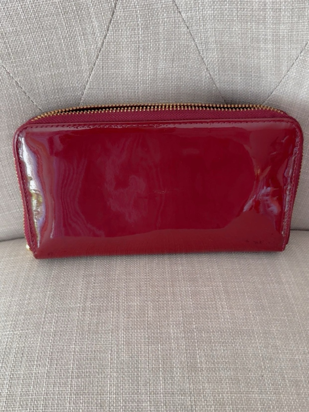 Tory Burch Glossy Patent Zip Wallet in Burgundy - Picture 2 of 4